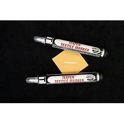 X68376E: Indelible Marking Pens, White (set of 2)